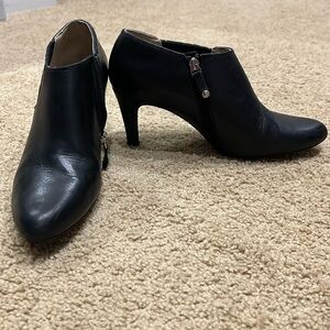 Ellen Tracy Black booties